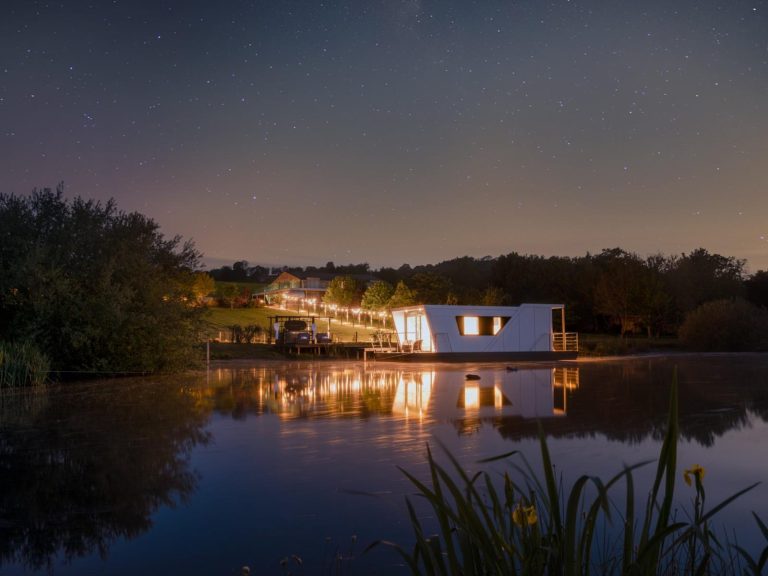 The boat house stars